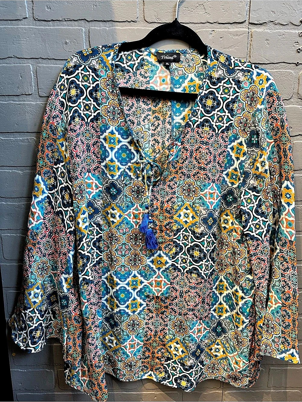 Tolani Geometric Blouse in Blue & Multicolor Size XL Like New 100 silk